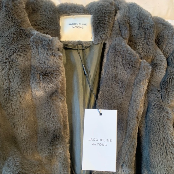 Jacqueline de Yong Faux Fur Jacket in Gray - Size Small - Picture 2 of 4